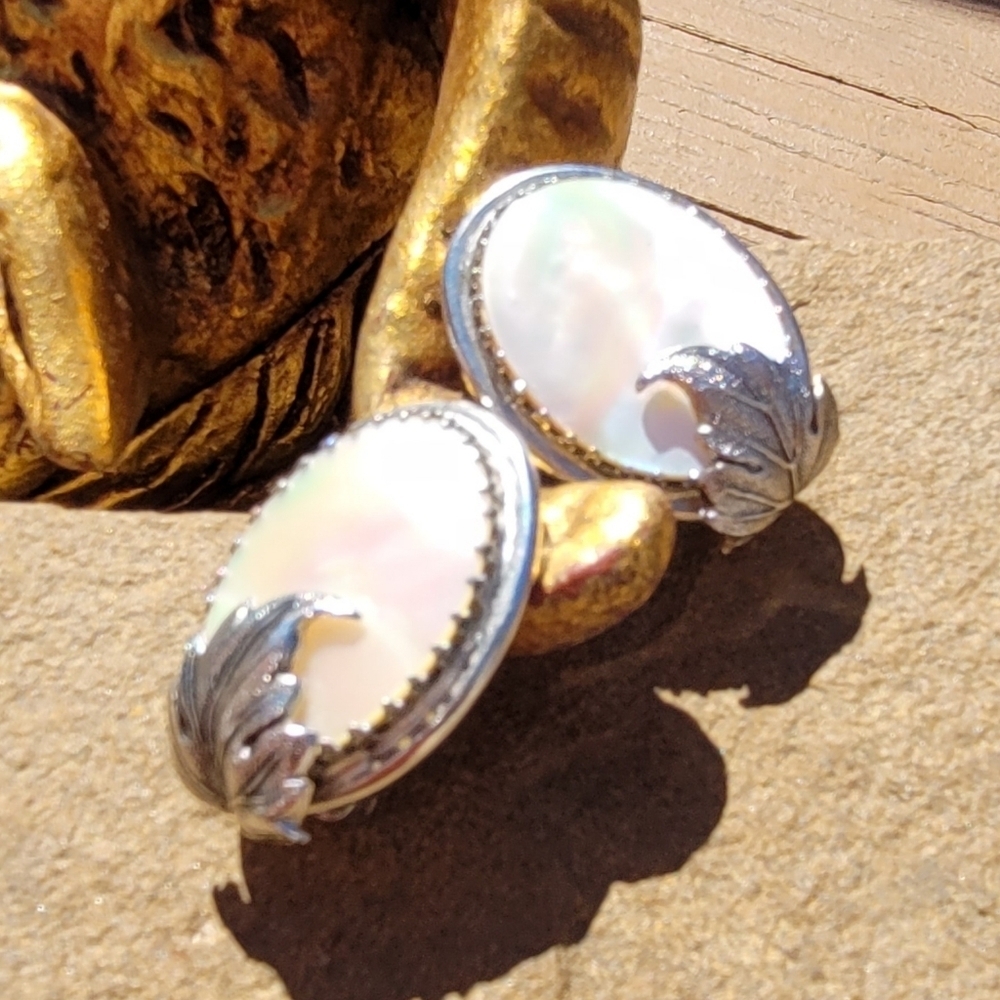 Rare Vintage Signed Whiting & Davis Mother of Pearl Oval Ornate Silver Earrin… - Picture 9 of 15